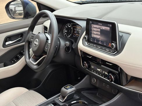 Used 2022 Nissan Rogue SV image 33