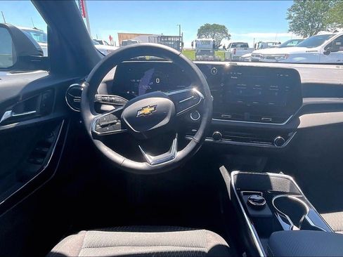 Used 2026 Chevrolet Equinox LT FWD image 5