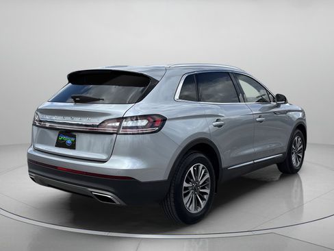 Used 2022 Lincoln Nautilus FWD w/ Premium Package image 3