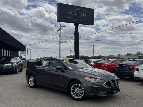 Used 2020 Ford Fusion SE FWD image 1