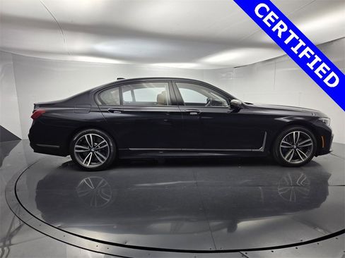 Certified 2022 BMW M760i xDrive w/ Luxury Rear Seating Package image 12