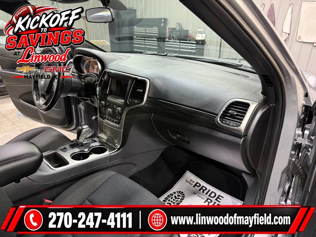Used 2021 Jeep Grand Cherokee Laredo AWD/4WD image 27