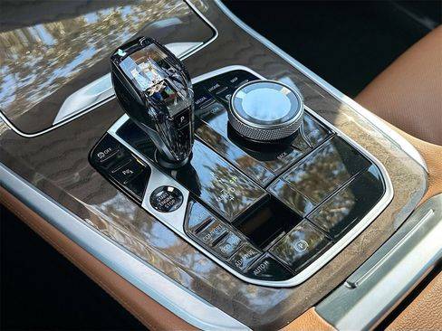 Used 2022 BMW X5 sDrive40i w/ M Sport Package image 17