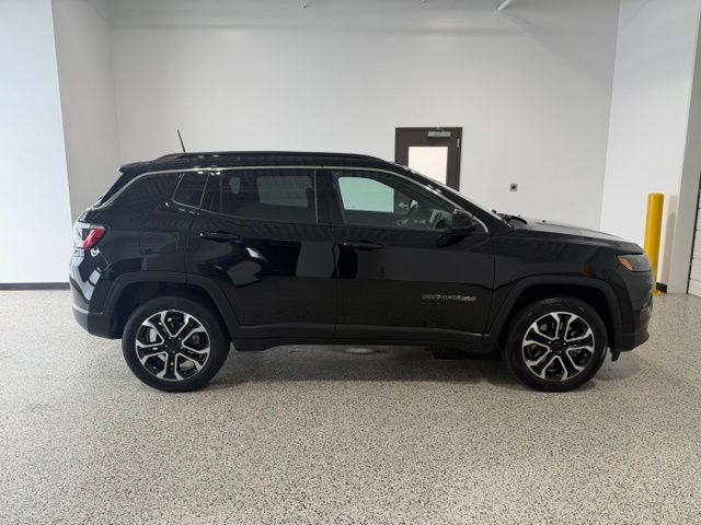 Used 2023 Jeep Compass Limited AWD/4WD image 31