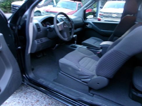 Used 2007 Nissan Frontier SE w/ SE Value Truck Pkg RWD image 10