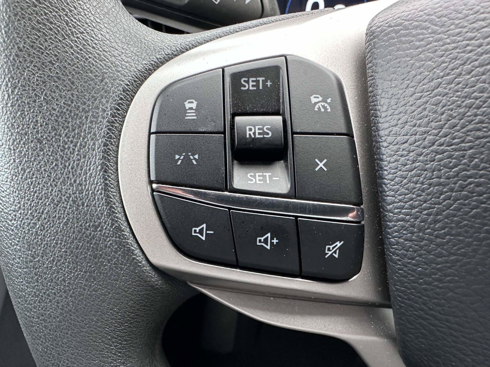 Used 2026 Ford Explorer Active AWD/4WD image 17
