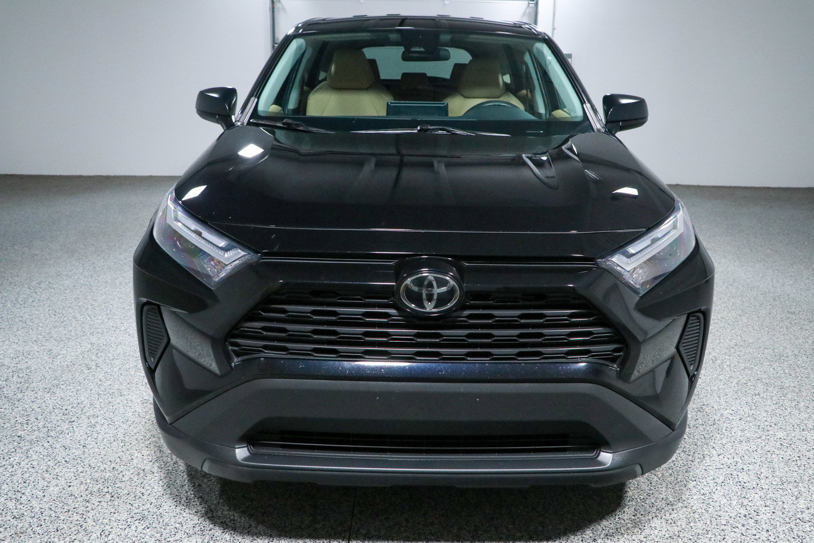 Used 2023 Toyota RAV4 LE AWD/4WD image 4