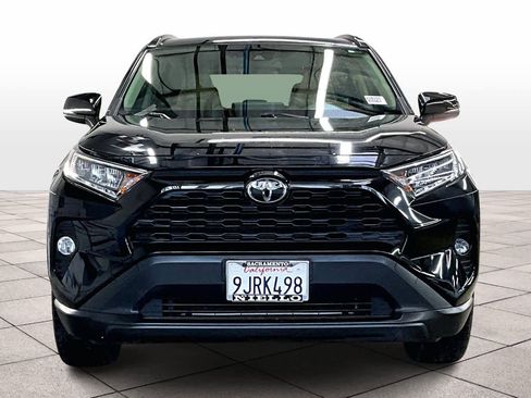 Used 2020 Toyota RAV4 XLE Premium image 3