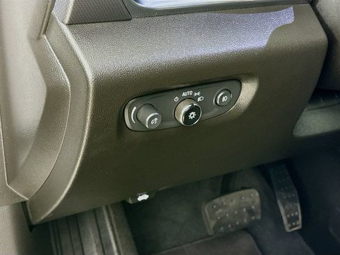 Used 2021 Chevrolet Traverse Premier AWD/4WD image 12