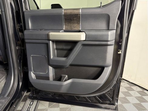 Used 2022 Ford F250 Lariat w/ Black Appearance Package AWD/4WD image 14