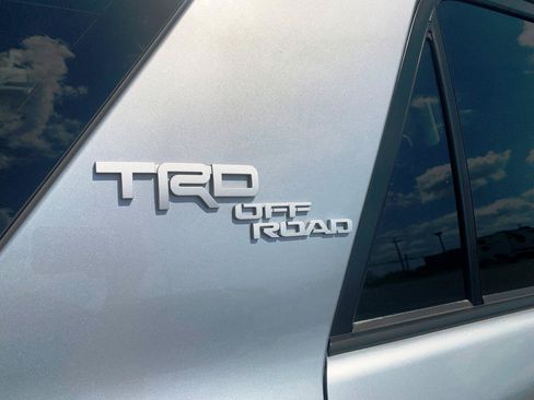 Used 2021 Toyota 4Runner SR5 AWD/4WD image 10