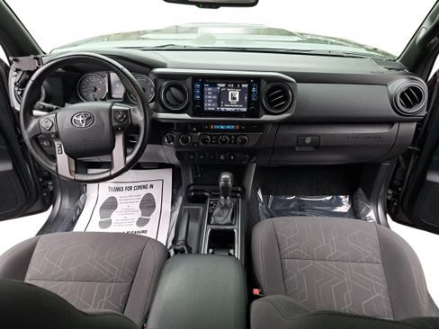 Used 2017 Toyota Tacoma TRD Sport w/ Premium & Technology Package AWD/4WD image 9