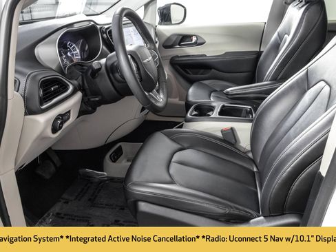 Used 2024 Chrysler Pacifica Limited FWD image 7