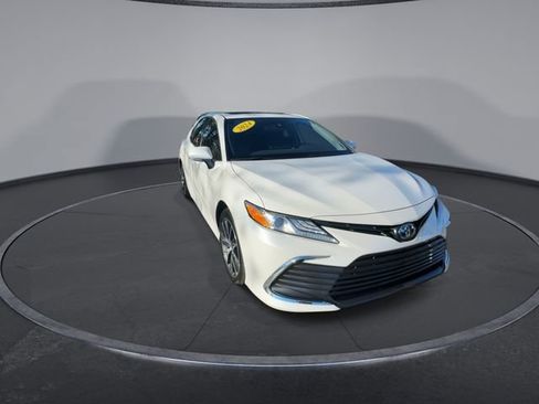 Used 2024 Toyota Camry XLE image 5