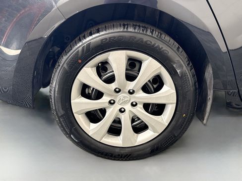 Used 2022 Toyota Corolla LE FWD image 32