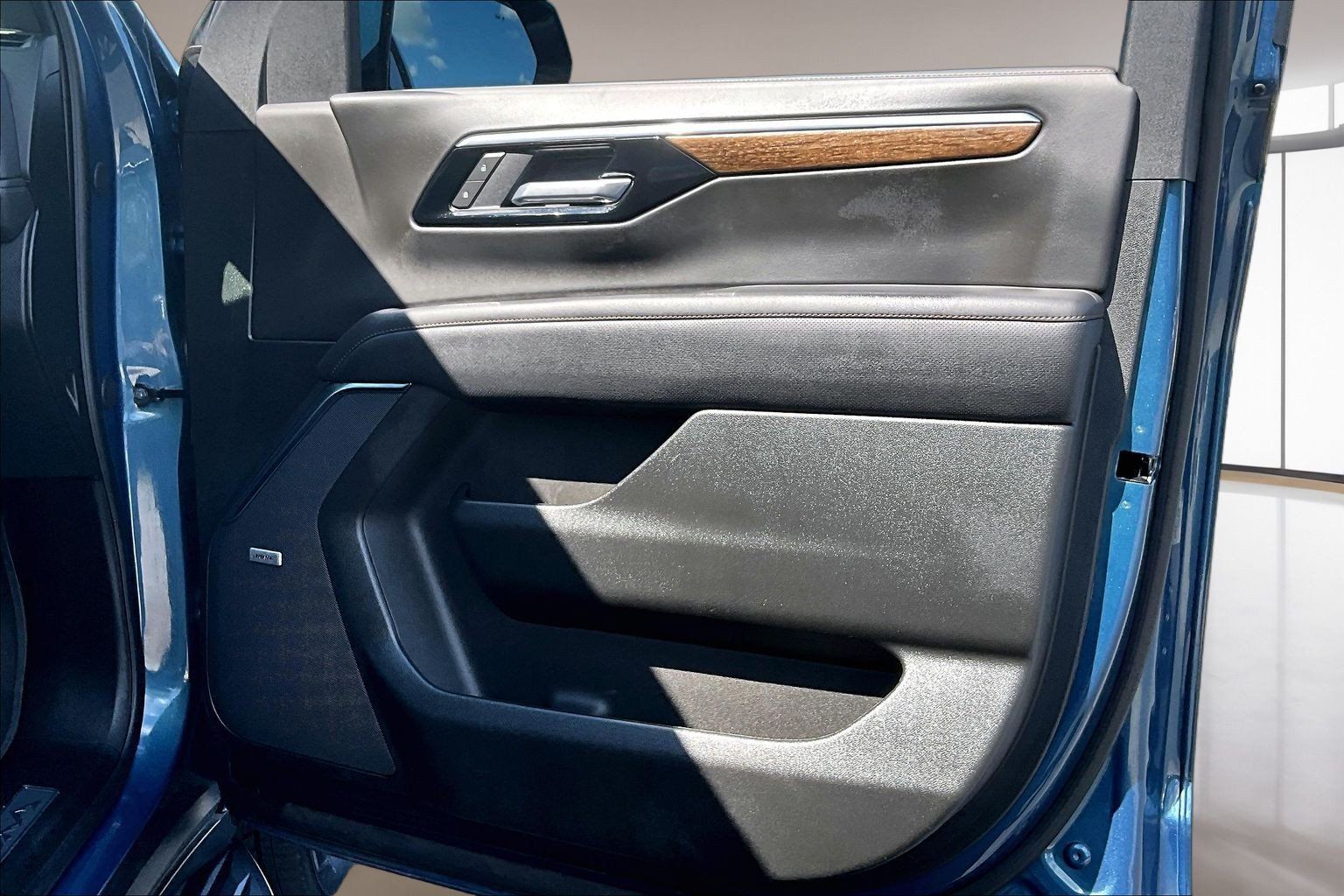 Used 2025 Chevrolet Tahoe High Country RWD image 30