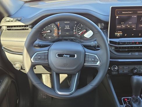 New 2026 Jeep Compass Latitude image 19