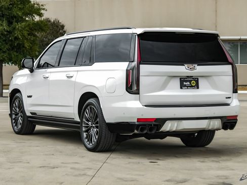 Used 2024 Cadillac Escalade ESV V AWD/4WD image 11