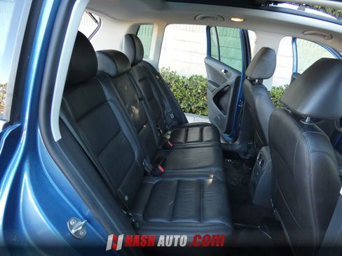 Used 2017 Volkswagen Tiguan SEL FWD image 37