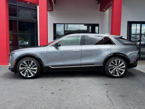 Used 2023 Cadillac Lyriq 2WD image 6