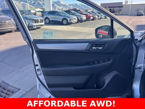 Used 2018 Subaru Outback 2.5i Premium image 11