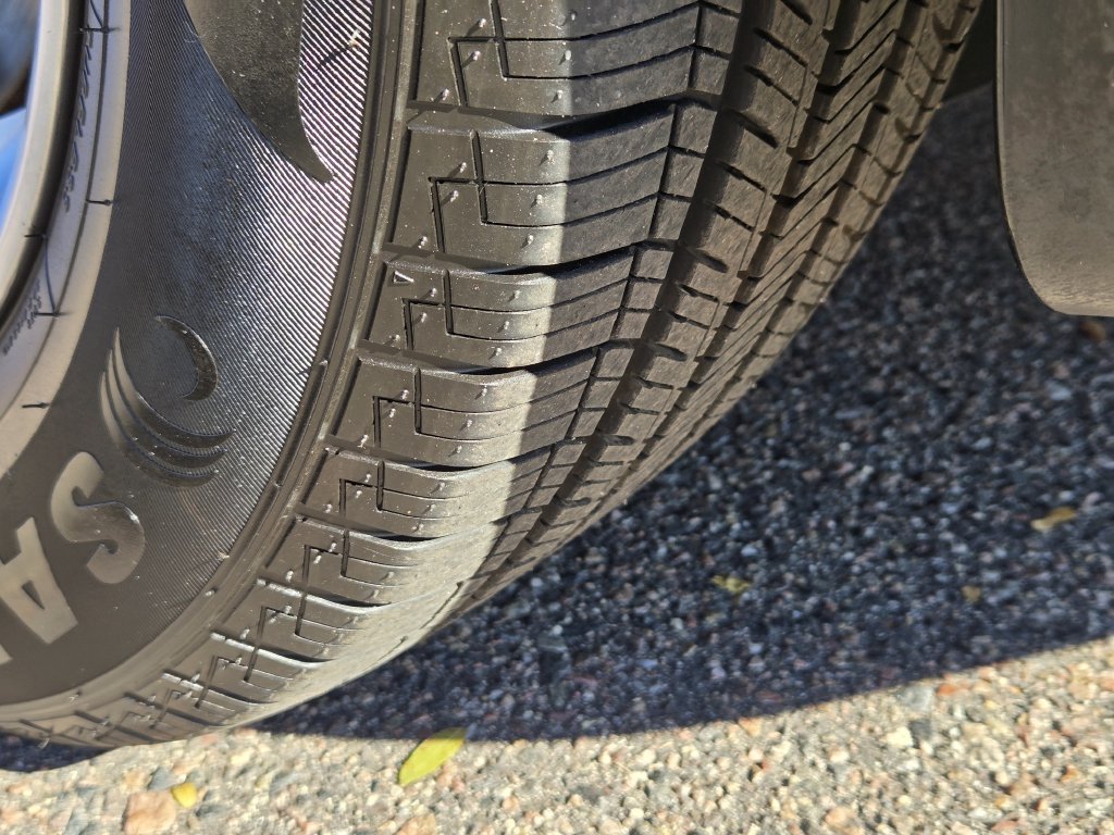 Used 2024 Chrysler Pacifica Touring-L FWD image 11