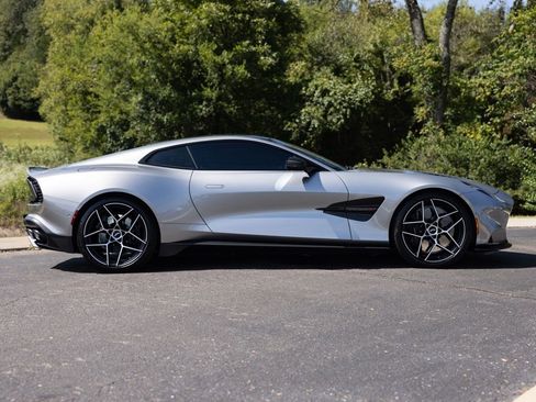 Used 2025 Aston Martin Vanquish V12 image 10