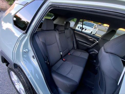 Used 2021 Toyota RAV4 XLE FWD image 19