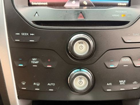 Used 2012 Ford Explorer XLT image 25