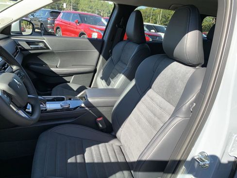 New 2025 Mitsubishi Outlander SE image 12