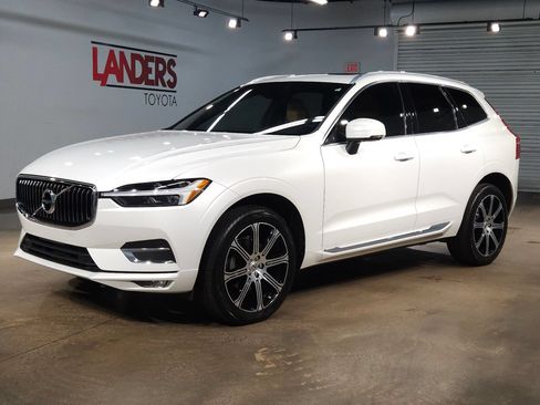 Used 2021 Volvo XC60 T5 Inscription w/ Protection Package FWD image 3