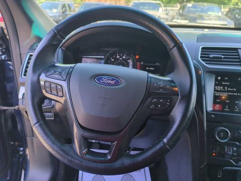 Used 2017 Ford Explorer XLT w/ Equipment Group 202A AWD/4WD image 20