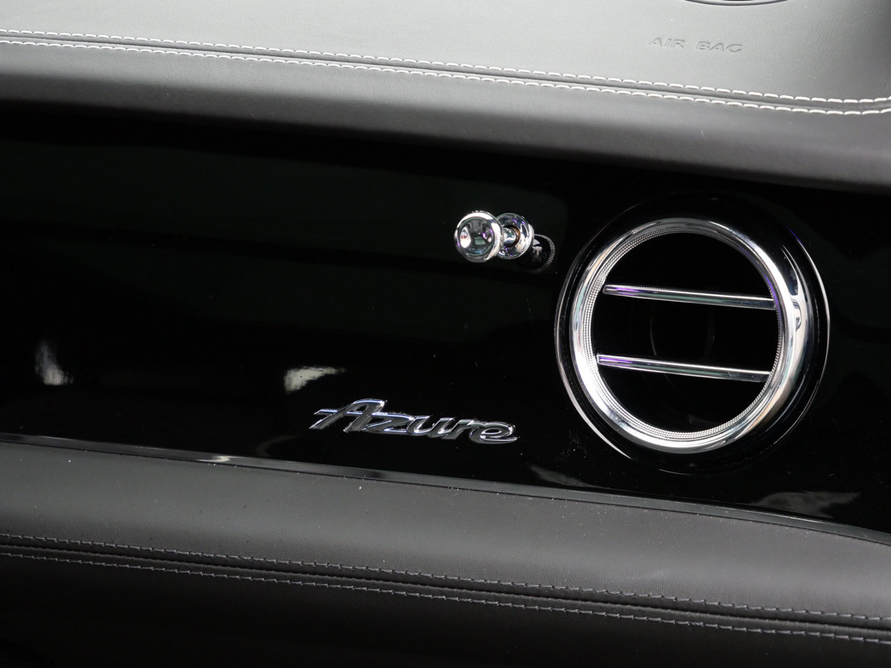 Used 2023 Bentley Bentayga AWD/4WD image 23