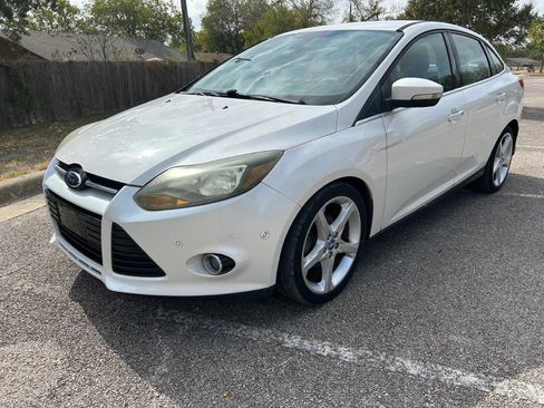 Used 2012 Ford Focus Titanium image 2