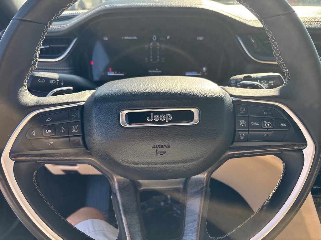Used 2024 Jeep Grand Cherokee L Limited w/ Luxury Tech Group II AWD/4WD image 11