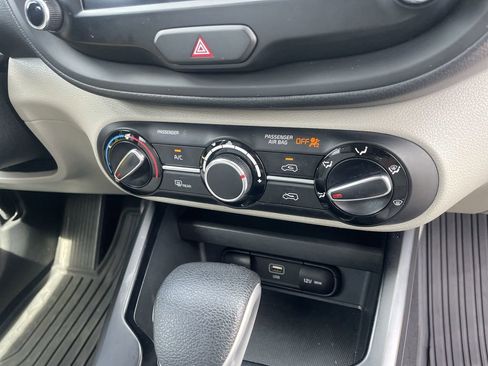 Certified 2023 Kia Soul LX w/ LX Technology Package FWD image 24