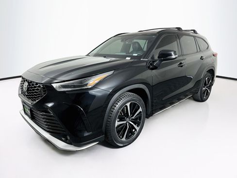 Used 2021 Toyota Highlander XSE AWD/4WD image 3