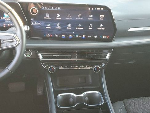 Used 2025 Chevrolet Traverse LT image 28