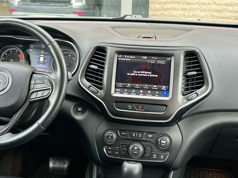 Used 2019 Jeep Cherokee Trailhawk w/ Cold Weather Group AWD/4WD image 19