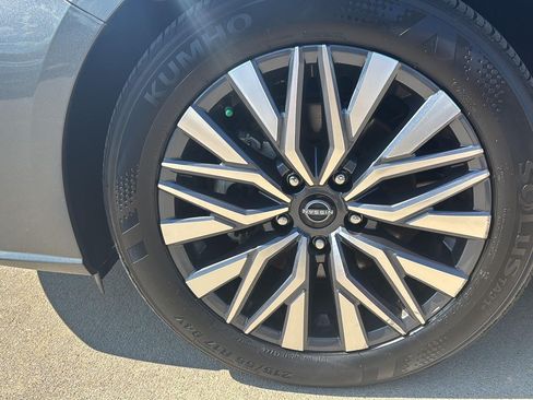 Used 2025 Nissan Altima 2.5 SV FWD image 28