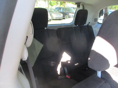 Used 2012 Dodge Grand Caravan SE image 9