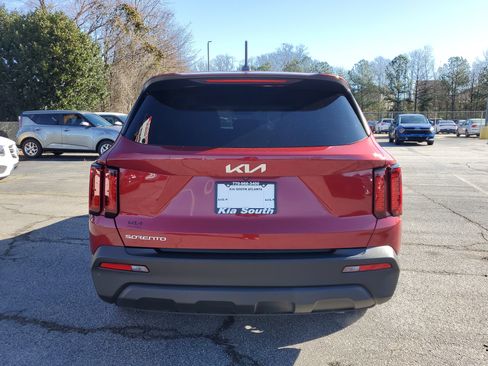 Used 2023 Kia Sorento LX image 5