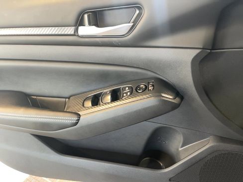 Used 2024 Nissan Altima 2.5 SV image 13