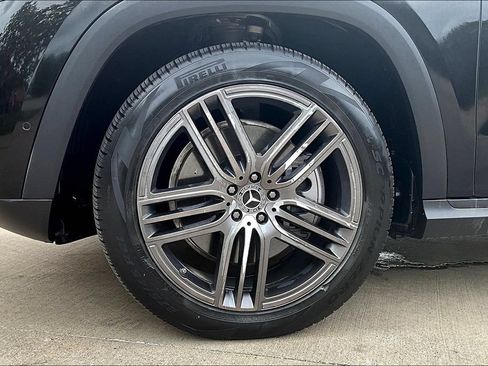 Used 2024 Mercedes-Benz GLS 450 4MATIC image 11