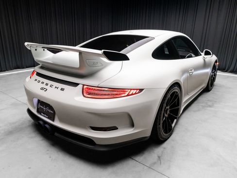 Used 2015 Porsche 911 GT3 w/ Sound Package Plus RWD image 15