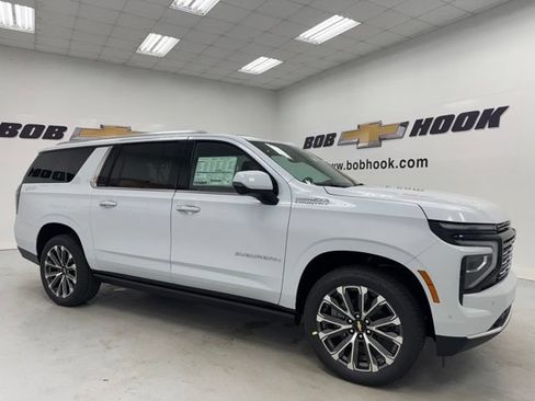 New 2026 Chevrolet Suburban High Country AWD/4WD image 3