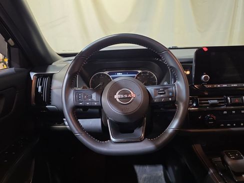 Used 2025 Nissan Pathfinder Rock Creek AWD/4WD image 11