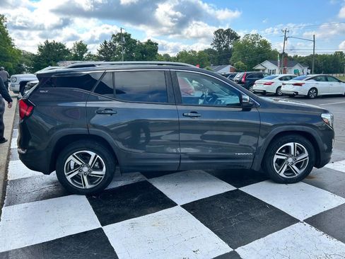 Used 2018 GMC Terrain SLT w/ Infotainment Package II FWD image 4