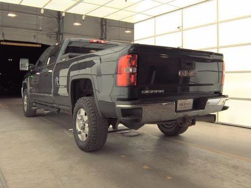 Used 2019 GMC Sierra 2500 SLT w/ Duramax Plus Package image 9