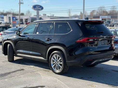 Used 2024 Toyota Grand Highlander Platinum image 3